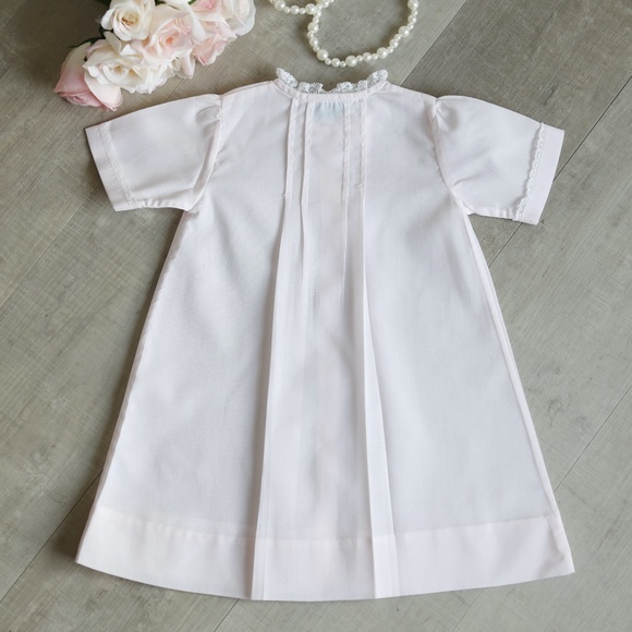 Feltman Brothers Pink Embroidered Folded Daygown Newborn NWT Lace Pin Tucks - Picture 4 of 5